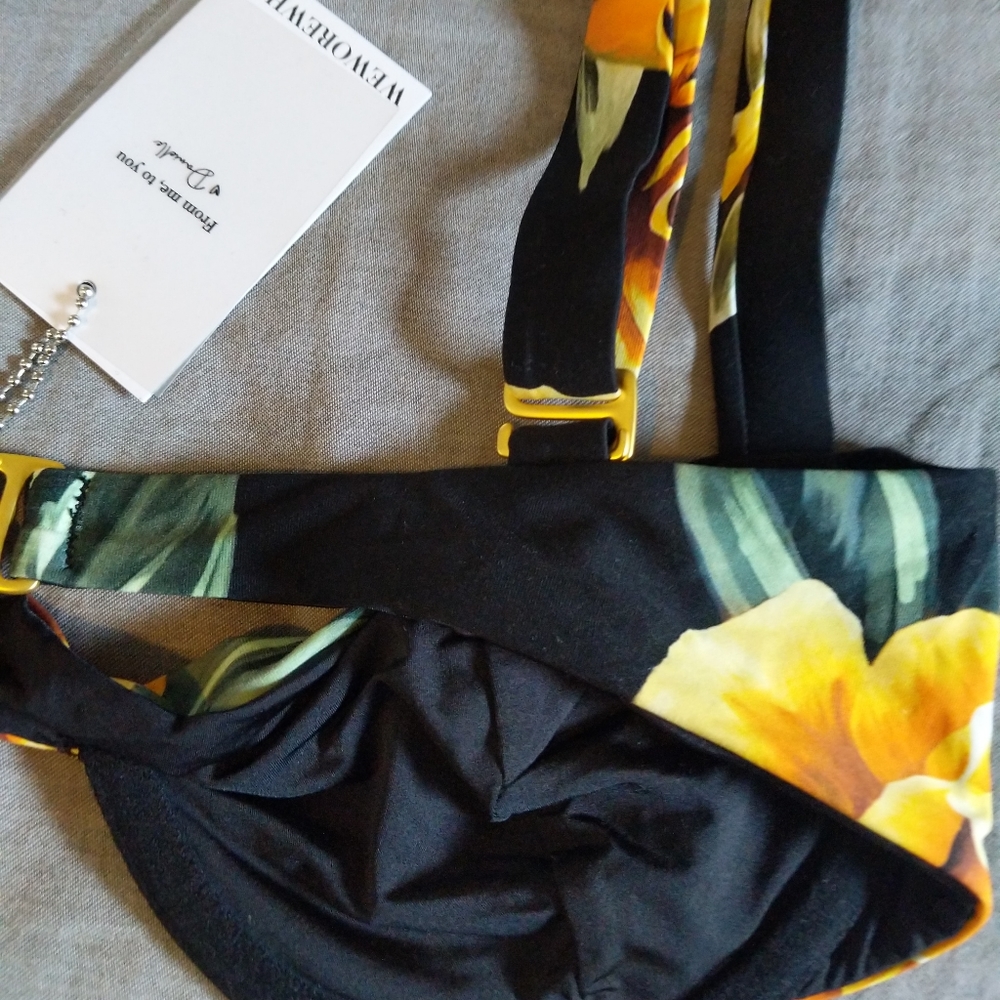 WeWoreWhat Sorrento Top Black Yellow Rose - Picture 7 of 7